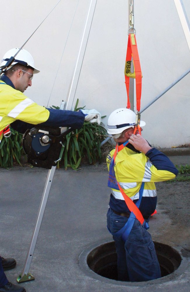 Confined-Space-Spreader-Bar-and-Tripod_2 Heavy duty stand-alone tripod