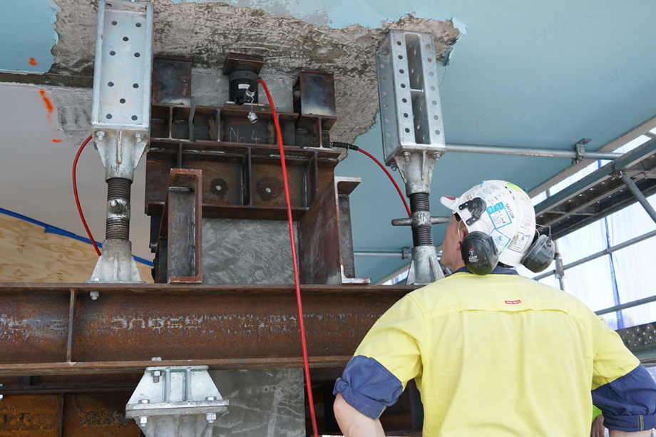 Lift and Jacking hero Hydraulic lft colloroy with worker Lift and Jacking hero Hydraulic lft colloroy with worker