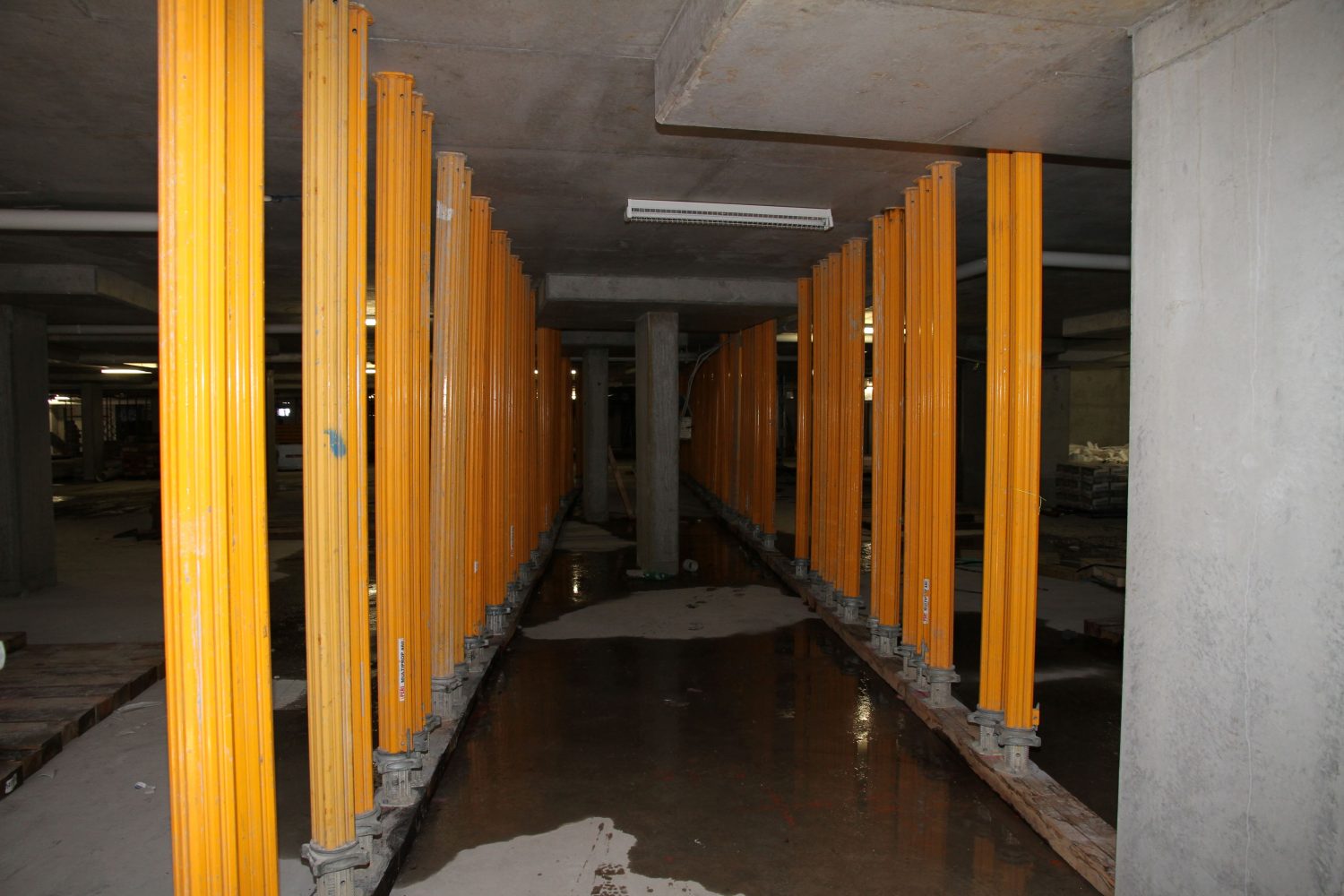 Multi Props Multi Props propping a concrete ceiling