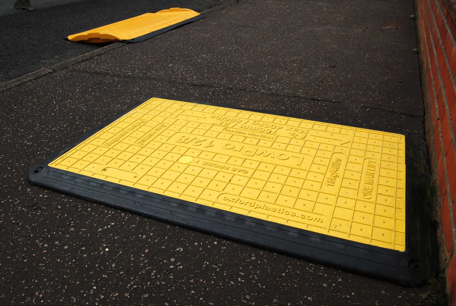 Trench-cover-yellow-on-gorund