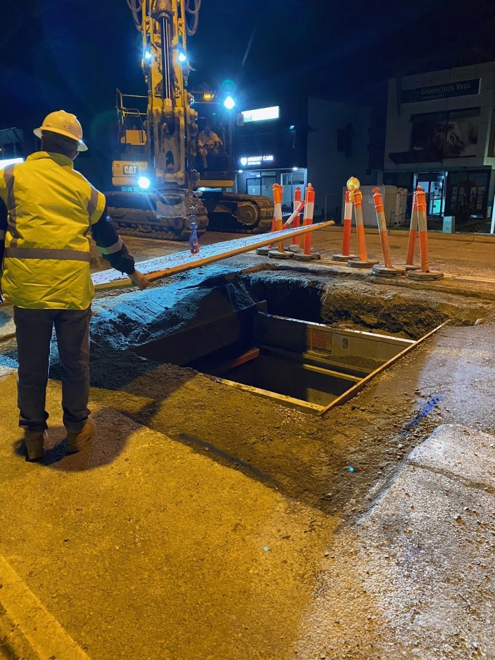 trafficable steel plates over shoring box trafficable steel plates over shoring box